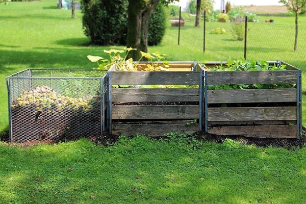 Quels sont les avantages et les caractéristiques d'un composteur en bois ?