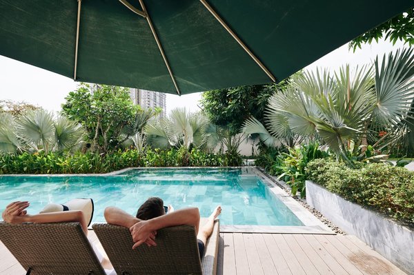 Quels sont les avantages d'une piscine à coque ?